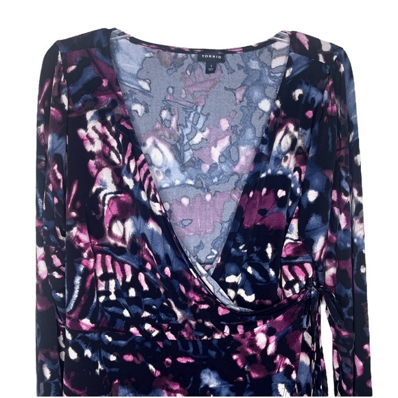Torrid Abstract Print Surplice Wrap Long Sleeve Blouse Women's Plus 2X - Picture 7 of 9